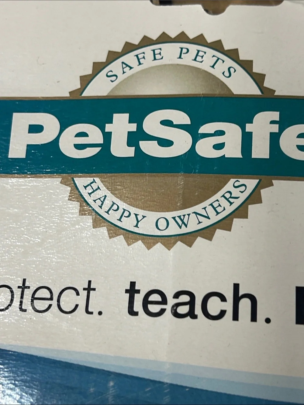 PetSafe Plastic Pet Door in White with Clear Flap - Medium; product new but box